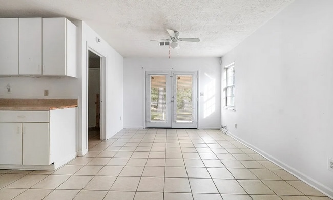Building Photo - 6458 Pinebrook Dr