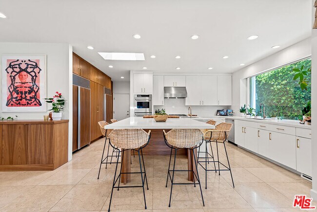 Building Photo - 10424 Valley Spring Ln