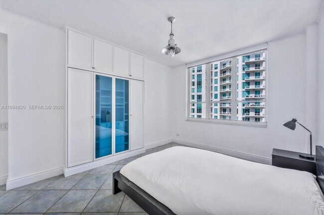 Building Photo - 888 Brickell Key Dr