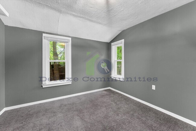 Building Photo - 636 Livingston Ave NE