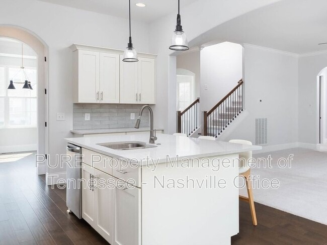 Building Photo - 631 Silva Ln