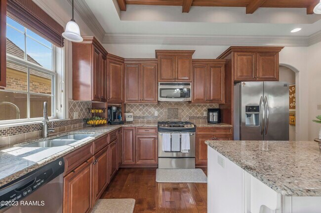Building Photo - 201 Bayou Parc Dr