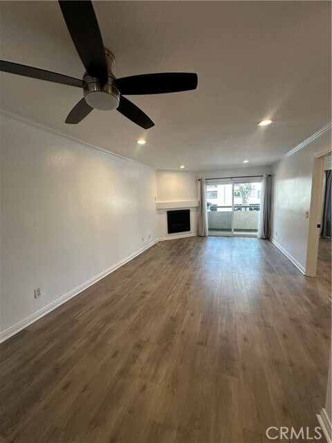 Building Photo - 5500 Owensmouth Ave