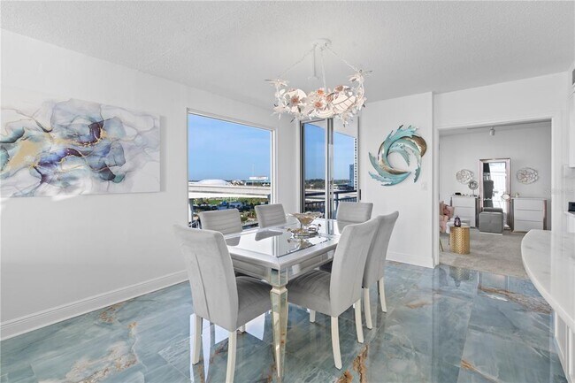 Building Photo - 100 Pierce St