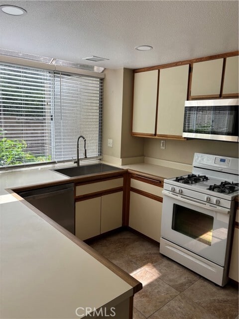 Building Photo - 26371 Moorsview