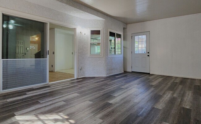 Building Photo - Great Two Story 3BD, 2.5BA Plus Bonus Room...