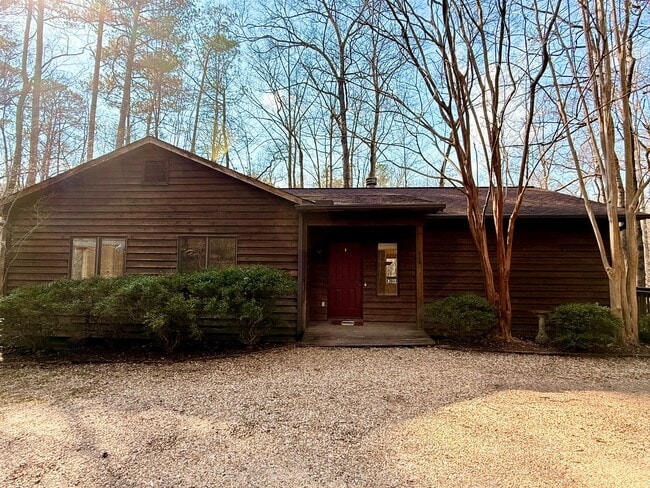 Building Photo - Peaceful Opelika Cabin For Rent