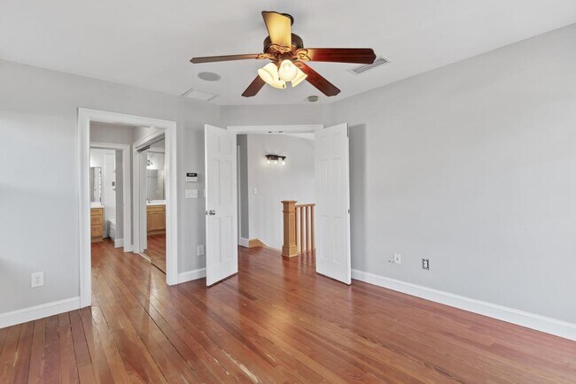 Building Photo - 313 St George St