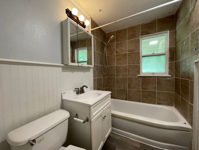 Building Photo - 4 Bedroom Shadle Rancher