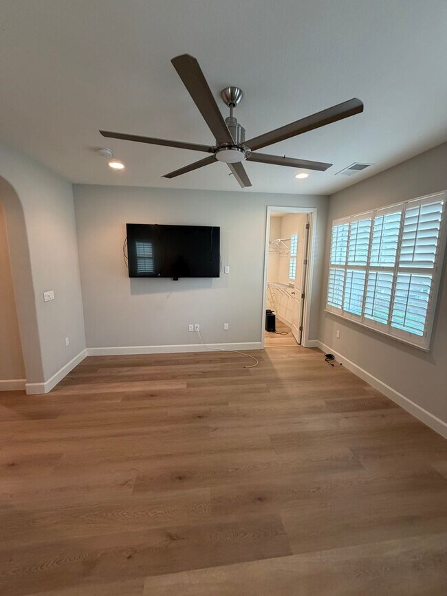 Building Photo - Beautiful Upgraded 4 Bed 3 Bath home in San Ramon Gale Ranch