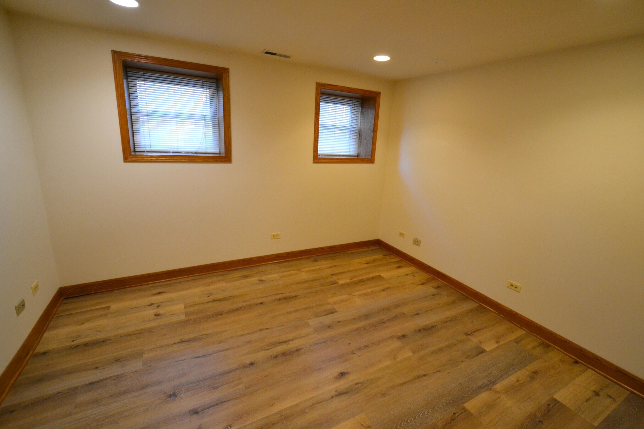 Building Photo - 3767 N Lakewood Ave