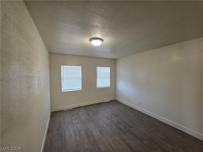 Building Photo - 1590 Mustang Dr