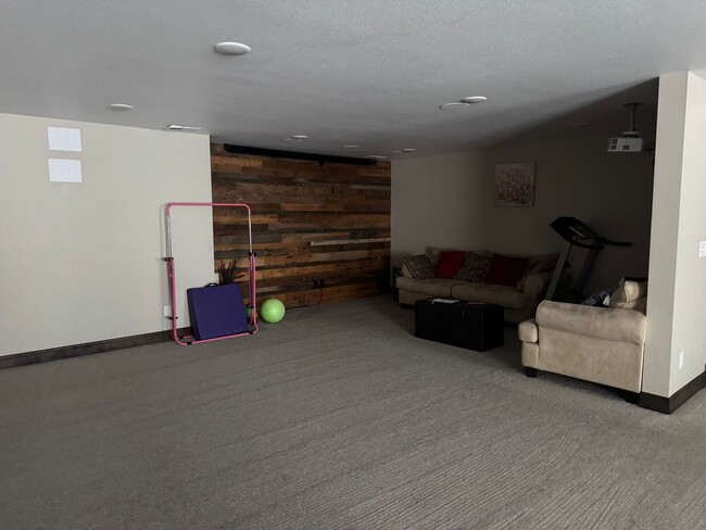 Building Photo - Incredible Home with Great Views in NW Bis...