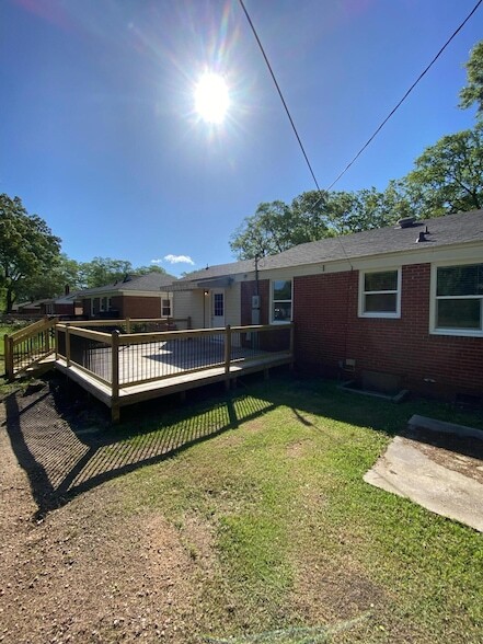 Building Photo - 1210 Sunnyside Dr