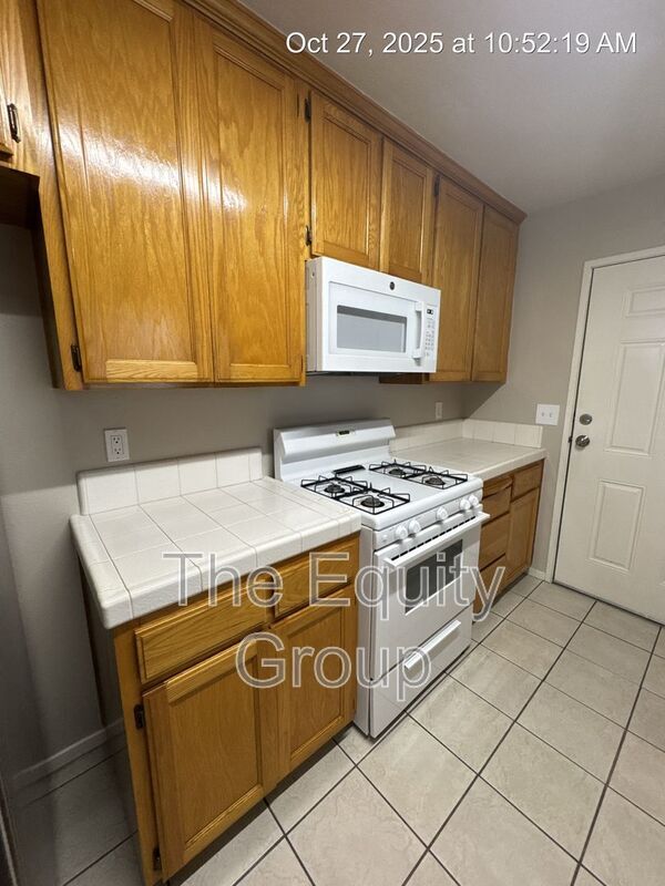 Building Photo - 2752 W Oriole Ave