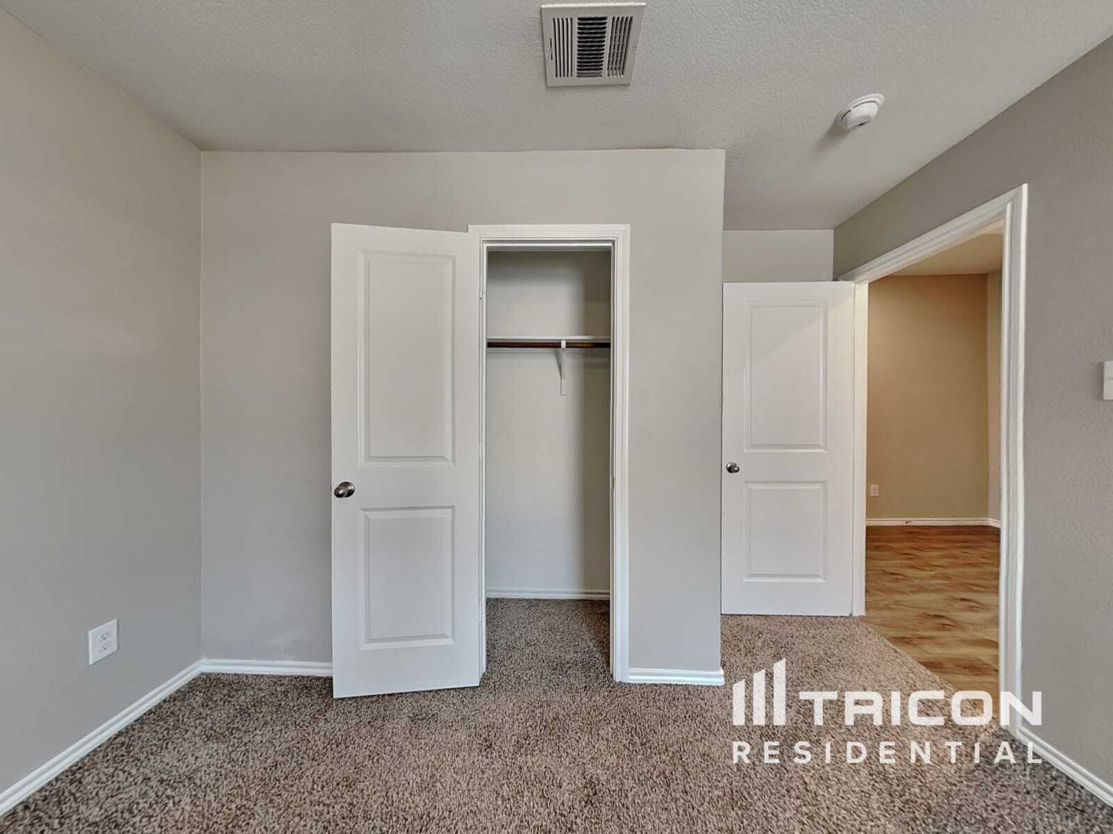 Building Photo - 821 Alton Dr