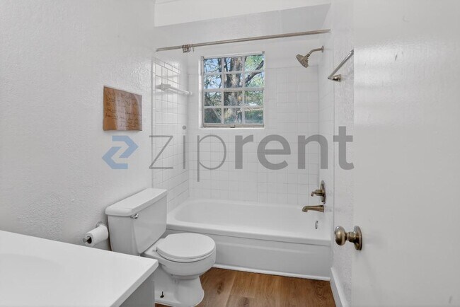 Building Photo - 463 Medlock Rd