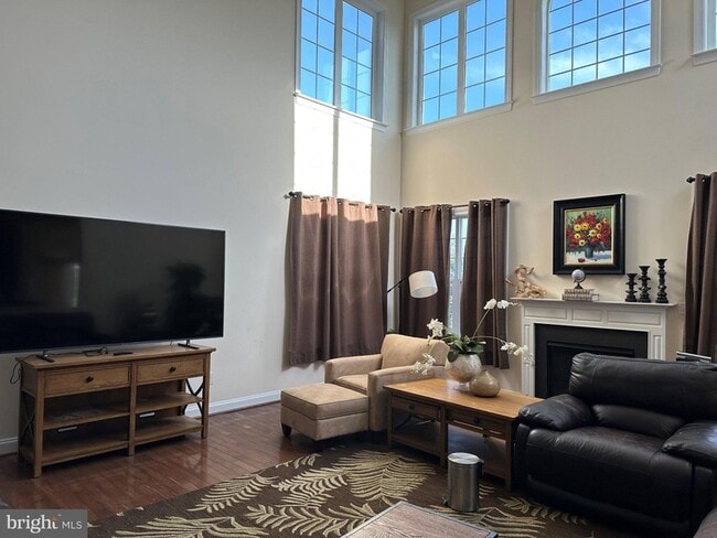 Building Photo - 605 Sunflower Cir