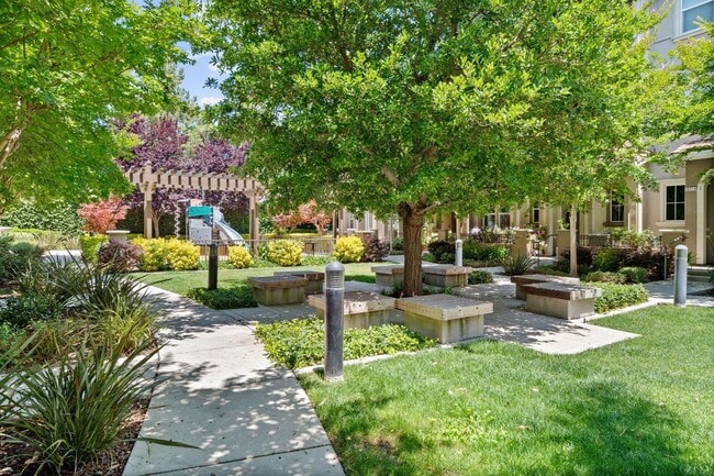 Building Photo - ELEGANTLY APPOINTED TOWNHOME IN TOSCANA PRIVATE & SECURE | NEAR GREENBELT!