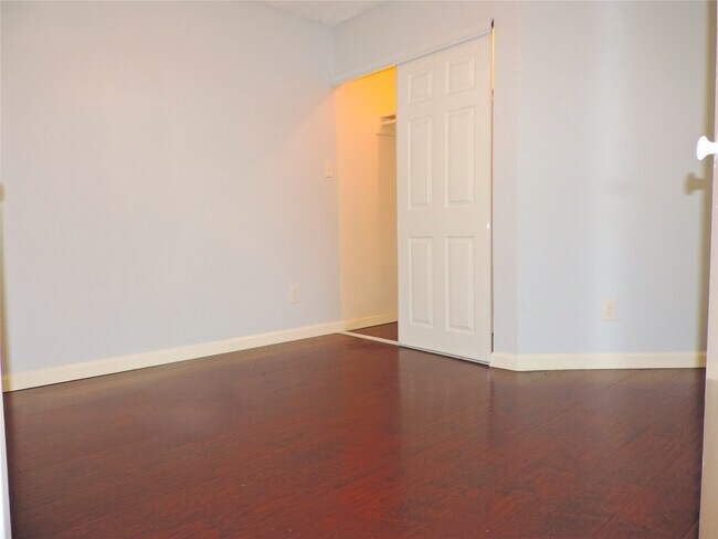 Building Photo - 10555 Turtlewood Ct