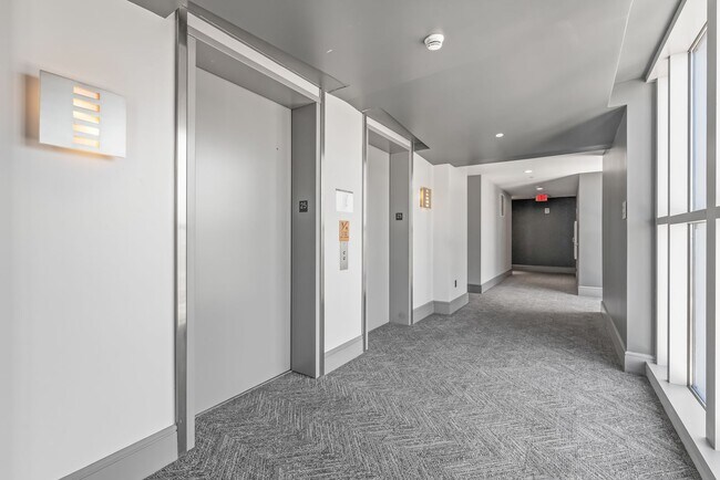 Building Photo - 25th Floor Condo in the heart of Uptown!!