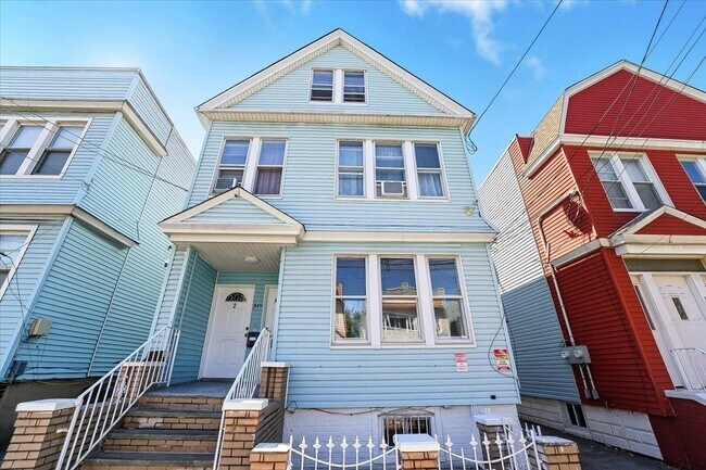 Building Photo - 349 Fulton Ave