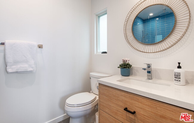 Building Photo - 6623 Esplanade