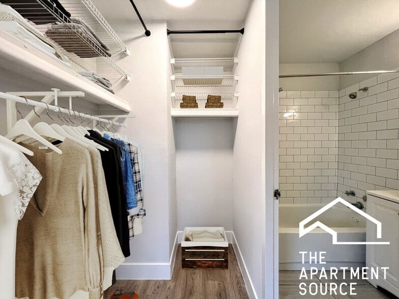 Building Photo - 1350 N Dearborn St