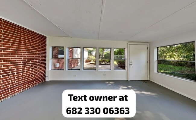 Building Photo - 2834 Briarwood Dr E