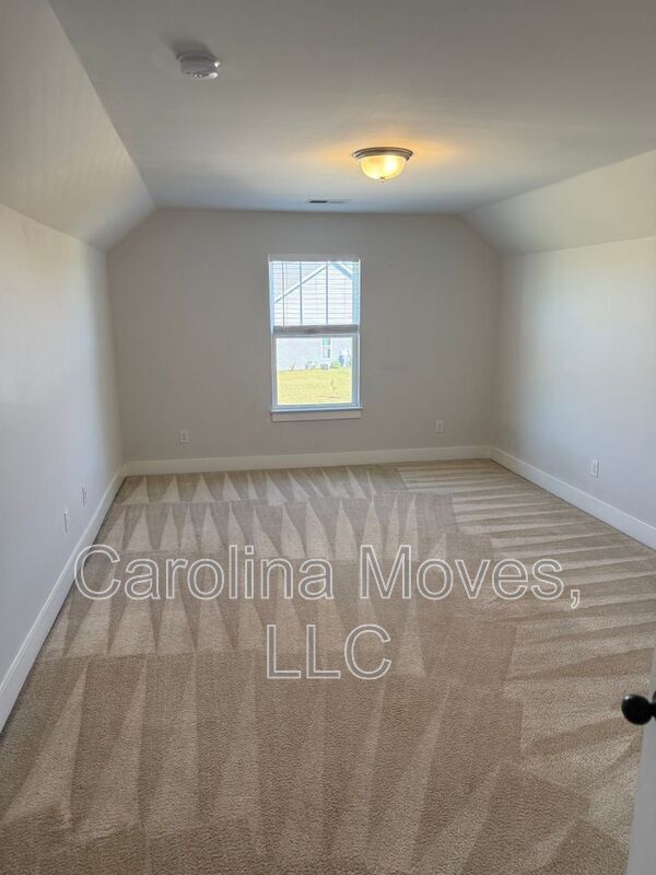 Building Photo - 129 Foxbank Cir