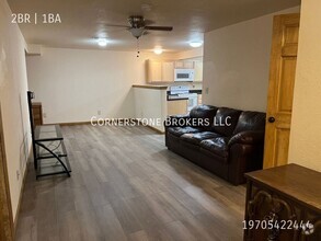 Building Photo - Updated Apartment with Easy Commute Access...