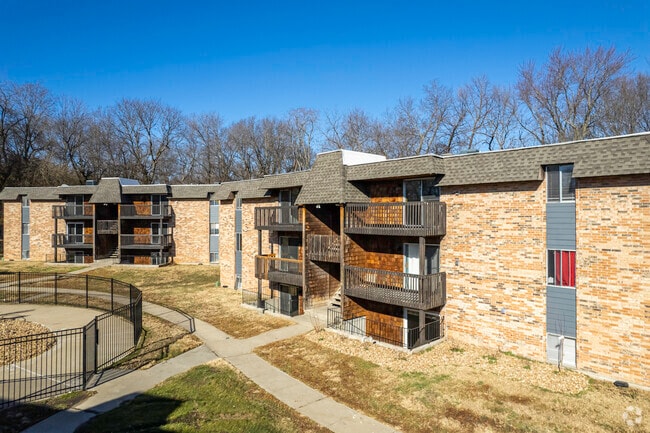 Primary Photo - Oakside Apartments