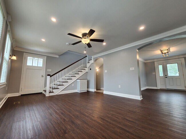 Building Photo - 2 Bedroom || 1 Bathroom House - Newly Reno...