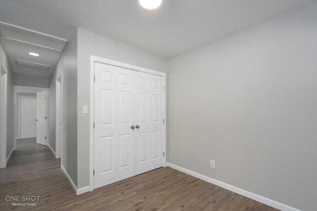 Building Photo - 2744 Russell Ave