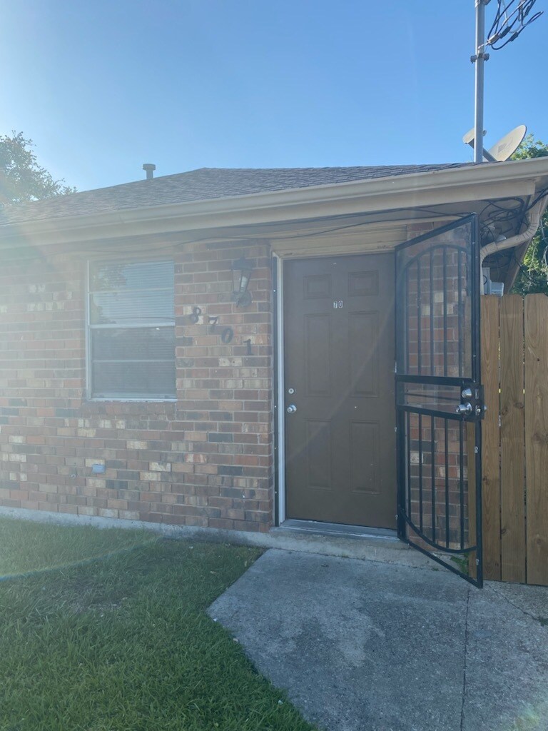 Building Photo - 8701 Dinkins St