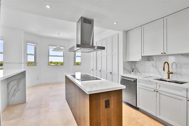 Building Photo - 13637 Deering Bay Dr
