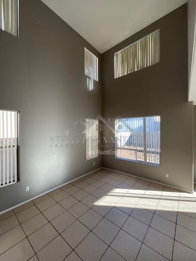 Building Photo - 11381 W Yuma St