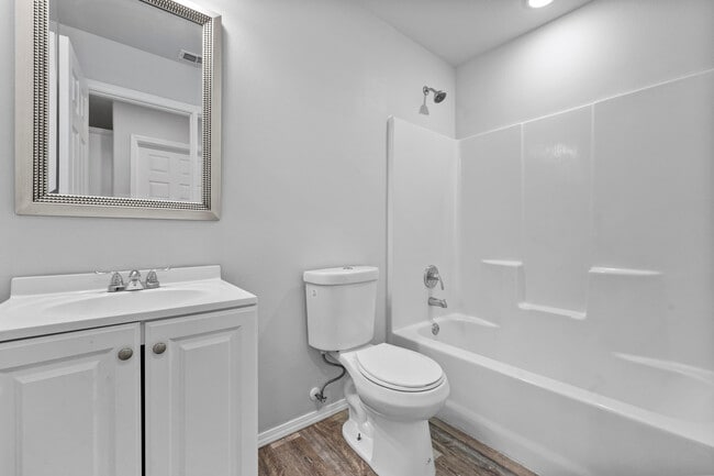 Building Photo - 5609 Jarvis St