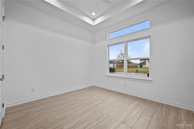 Building Photo - 31 E Conroe Rd