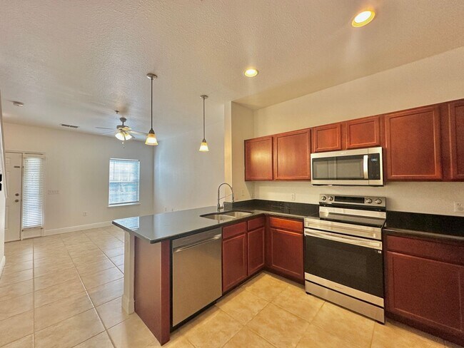 Building Photo - 2926 SW 35th Pl