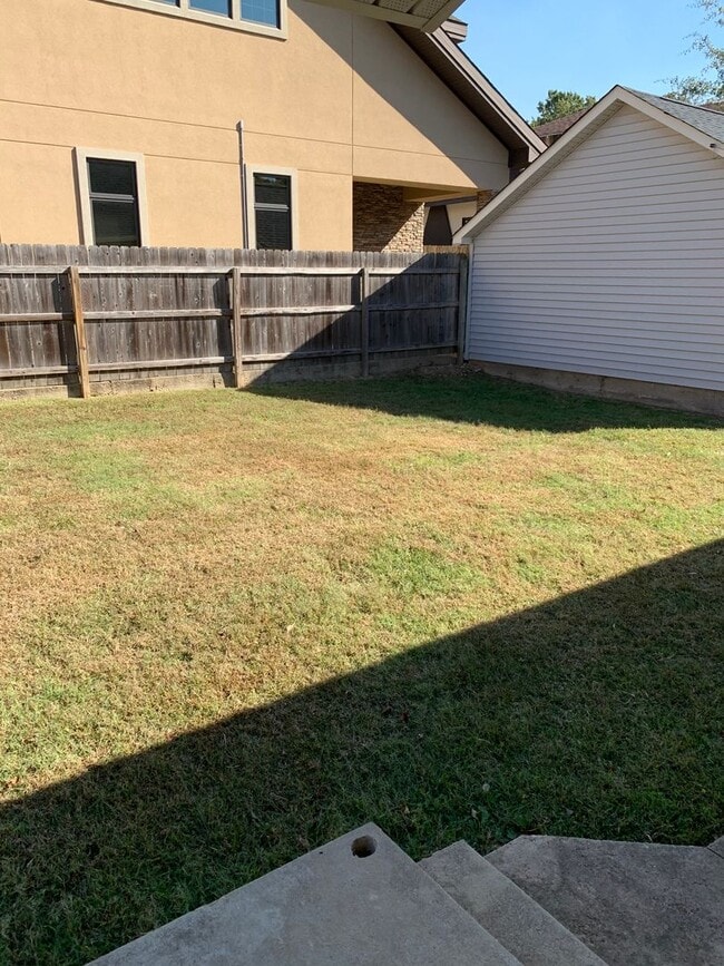 Building Photo - Downtown Jonesboro! 3 Bed 2 Bath