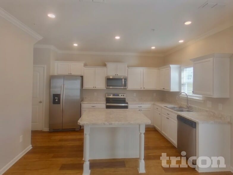 Building Photo - 622 Crooked Crk