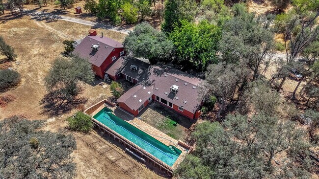 Building Photo - 31638 Lodge Rd