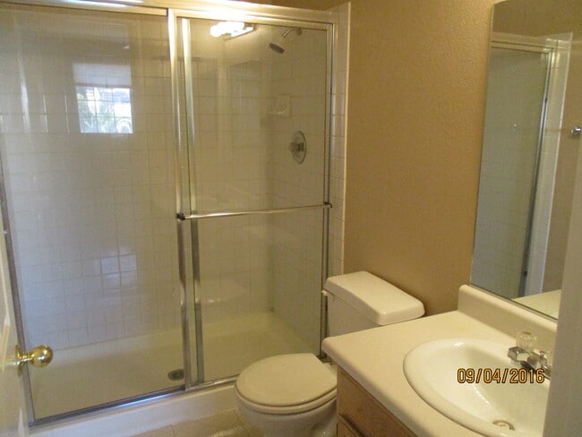 Building Photo - Stone Canyon Townhome located in GREEN VALLEY!