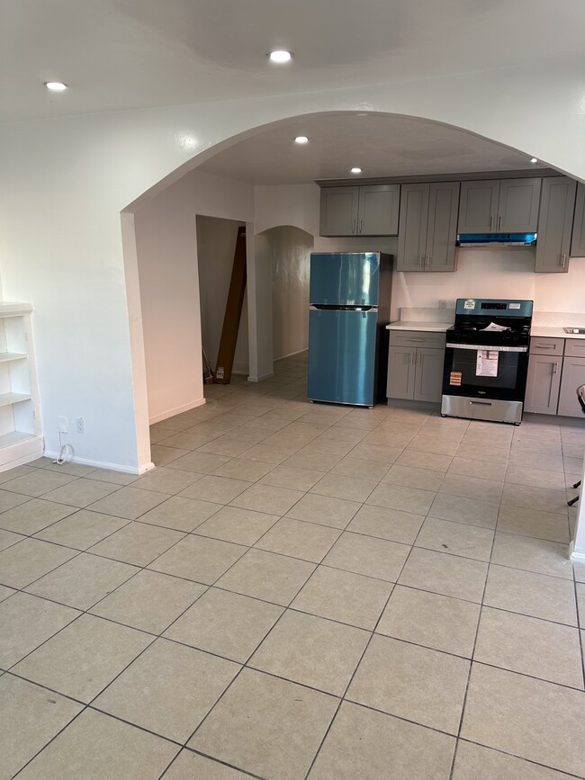 Primary Photo - 6321 Miles Ave