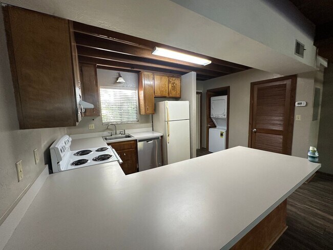 Building Photo - 2 story townhome bear CASCADES PARK w/ W/D