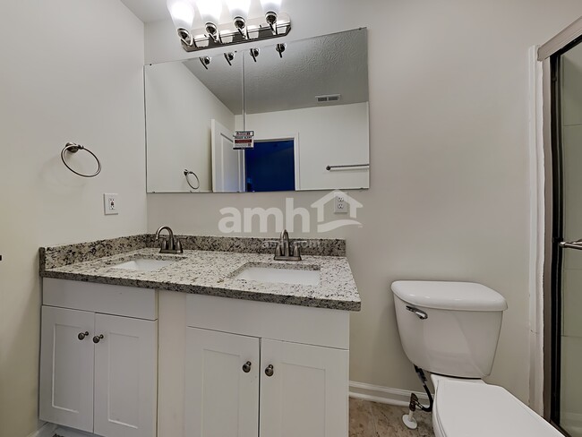 Building Photo - 5880 Aldridge Dr