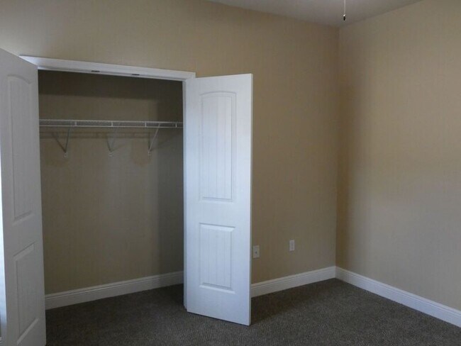 Building Photo - 5957 Palermo Dr