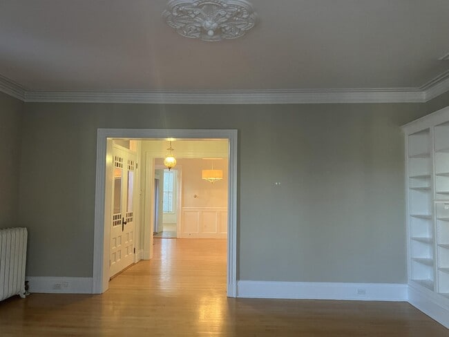 Building Photo - 322 Spring St