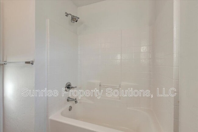 Building Photo - 217 Dollina Ct